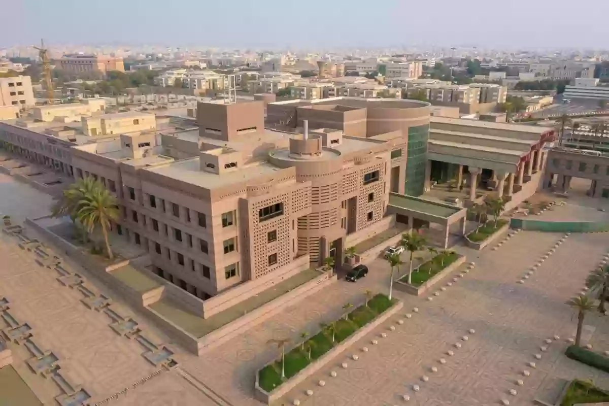تخصصات جامعة الملك عبدالعزيز 1445 واقل نسبة موزونة للقبول